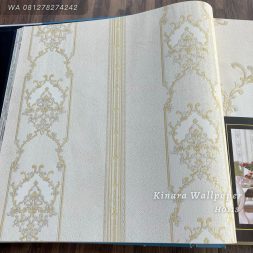 Wallpaper Batik Salur Klasik Gold Dasar Cream