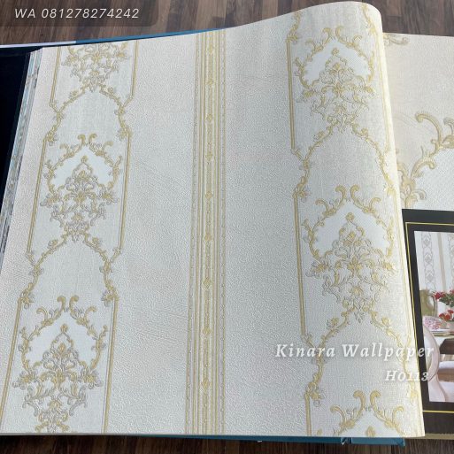 Wallpaper Batik Klasik Minimalis Gold Dasar Cream
