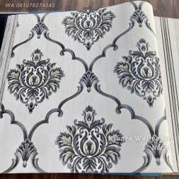 Wallpaper Batik Black Silver Dasar Cream