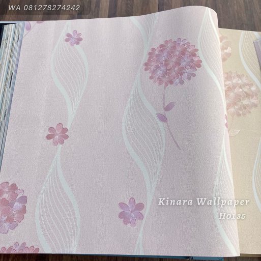 Wallpaper Bunga Serunai Ulir Pink Dasar Baby Pink