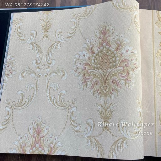 Wallpaper Batik Klasik Salem Gold Dasar Cream